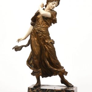 (1895-1925). Danseuse orientaliste. Sculpture en bronze à patine dorée et ivoire.