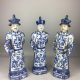 CHINE, XXe. Trois statuettes de dignitaires lettrés chinois en porcelaine. (...)