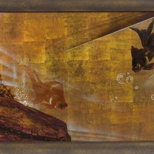 Gaston SUISSE (1896-1988). - Panneau rectangulaire en laque polychrome sur fond à la feuille d'or patinée à décor de poissons évoluant dans un fond marin. (...)