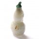 CHINE, XIXe. Tabatière en jade céladon pâle et rouille en forme de calebasse, le pourtour sculpté de tiges et feuilles