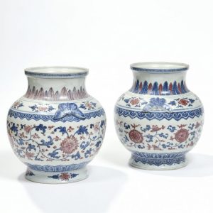 CHINE, fin XIXe début XXe. Deux vases formant paire