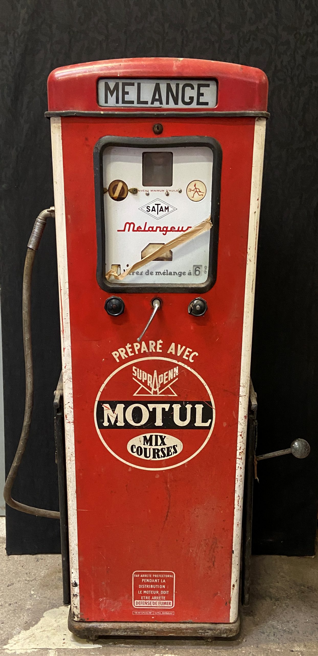 Pompe à essence MOTUL. - Hotel Des Ventes Giraudeau